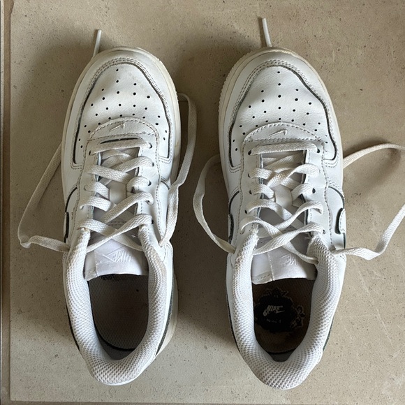 Nike Air Force - Picture 1 of 4